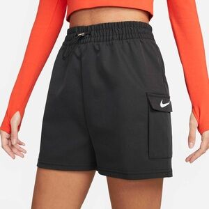 Nike Women's Sportswear
Essential Woven High-Waisted
5" Cargo Shorts